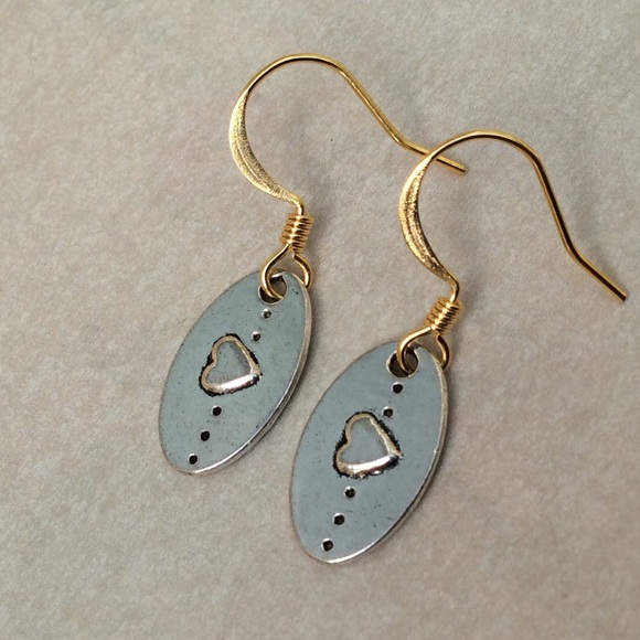 Handcrafted Silver Heart Sundance Charm Earrings - Picture 12 of 12